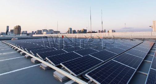 Plaque de fond photovoltaïque pour jetée en ciment