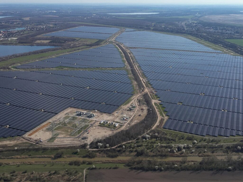 La plus grande centrale photovoltaïque d'Europe est connectée avec succès au réseau