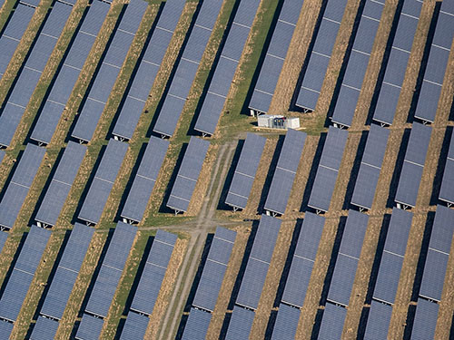 On s'attend à ce que la capacité de production de modules solaires atteigne les térawatts d'ici fin 2024.