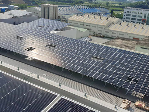 Projet de support solaire de toit en tôle de Daejeon en Corée 900kw