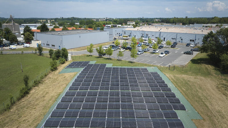 Un développeur français déploie une centrale solaire mobile au sol