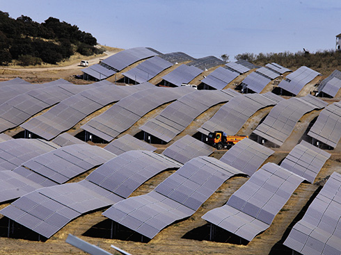 un tribunal espagnol ordonne à iberdrola de démolir 60% de la centrale photovoltaïque de 500 MW en état de marche
